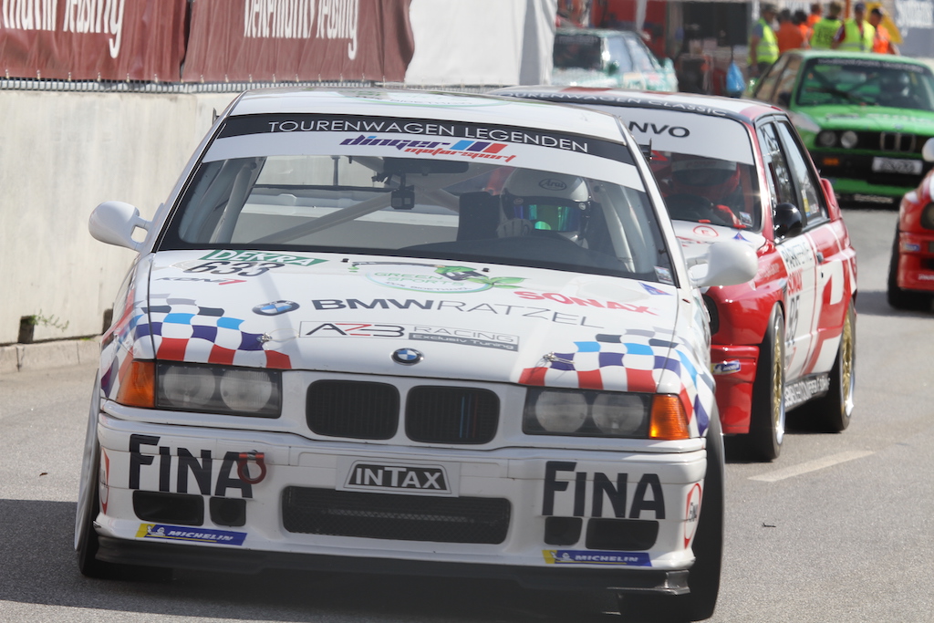 Action i Tourenwagen Legenden. Det er de gode gamle DTM biler. Som det fremgår blev der ikke givet ved dørene.
(Foto: Motorsporten.dk)